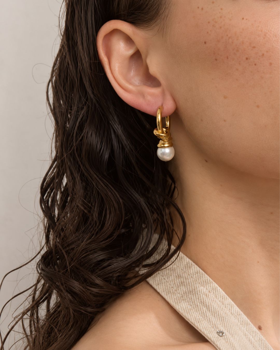 The Pearl Current | Pearl 18ct PVD Gold-Plated Twisted Hoop Earrings
