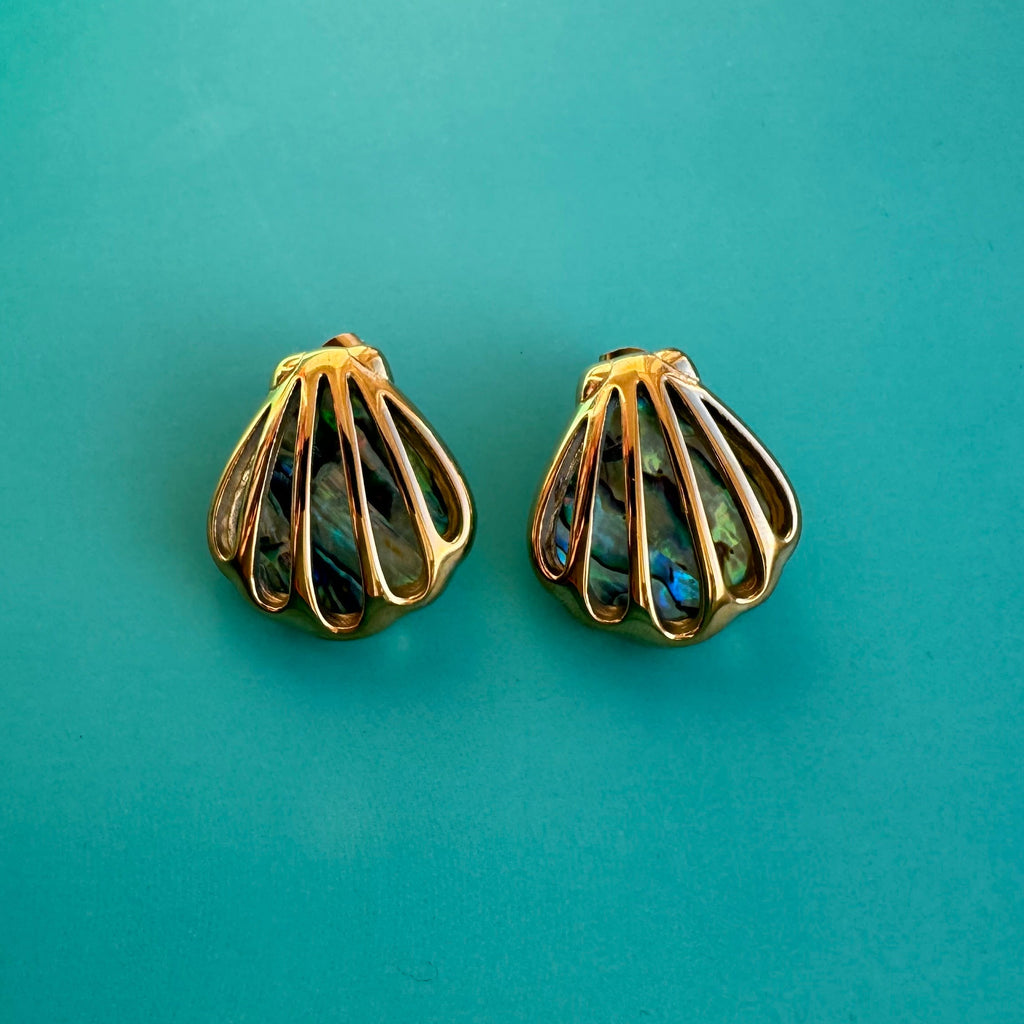Clamshell Studs