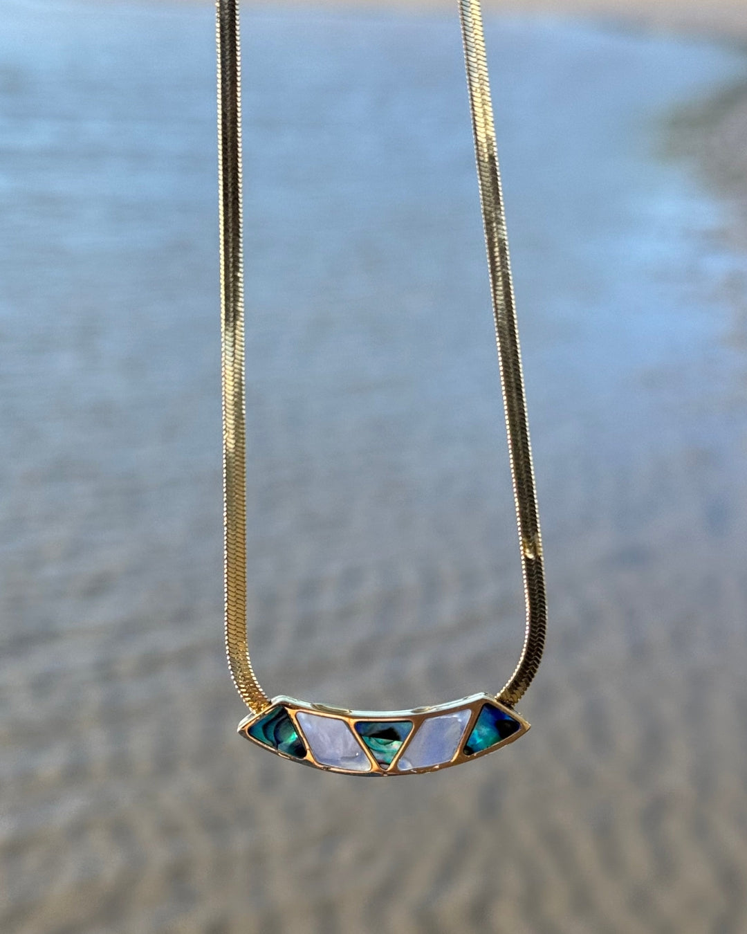 Parrot's Cove | Blue & White Mother of Pearl 18ct PVD Gold-Plated Necklace
