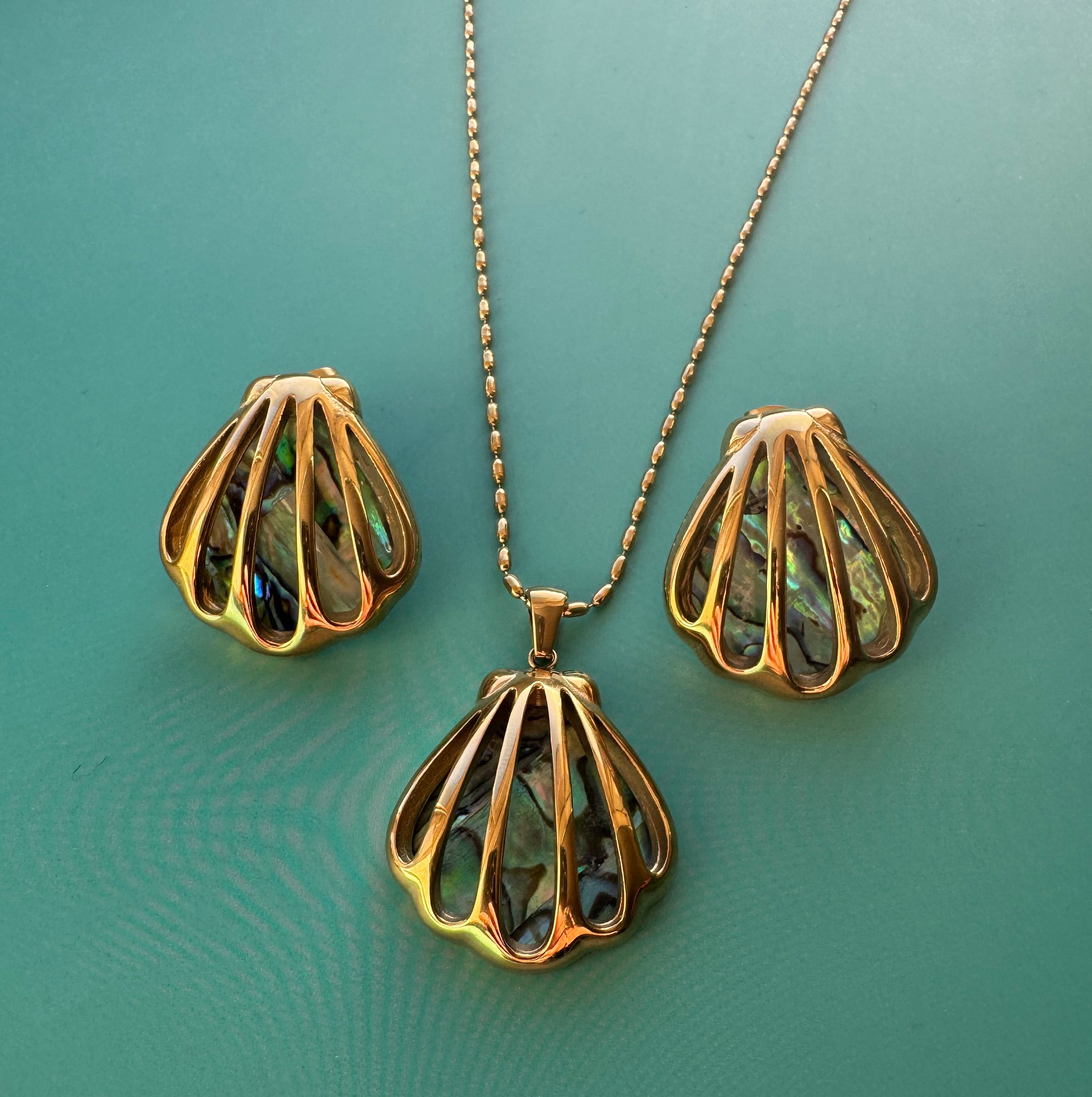 Clamshell Pendant