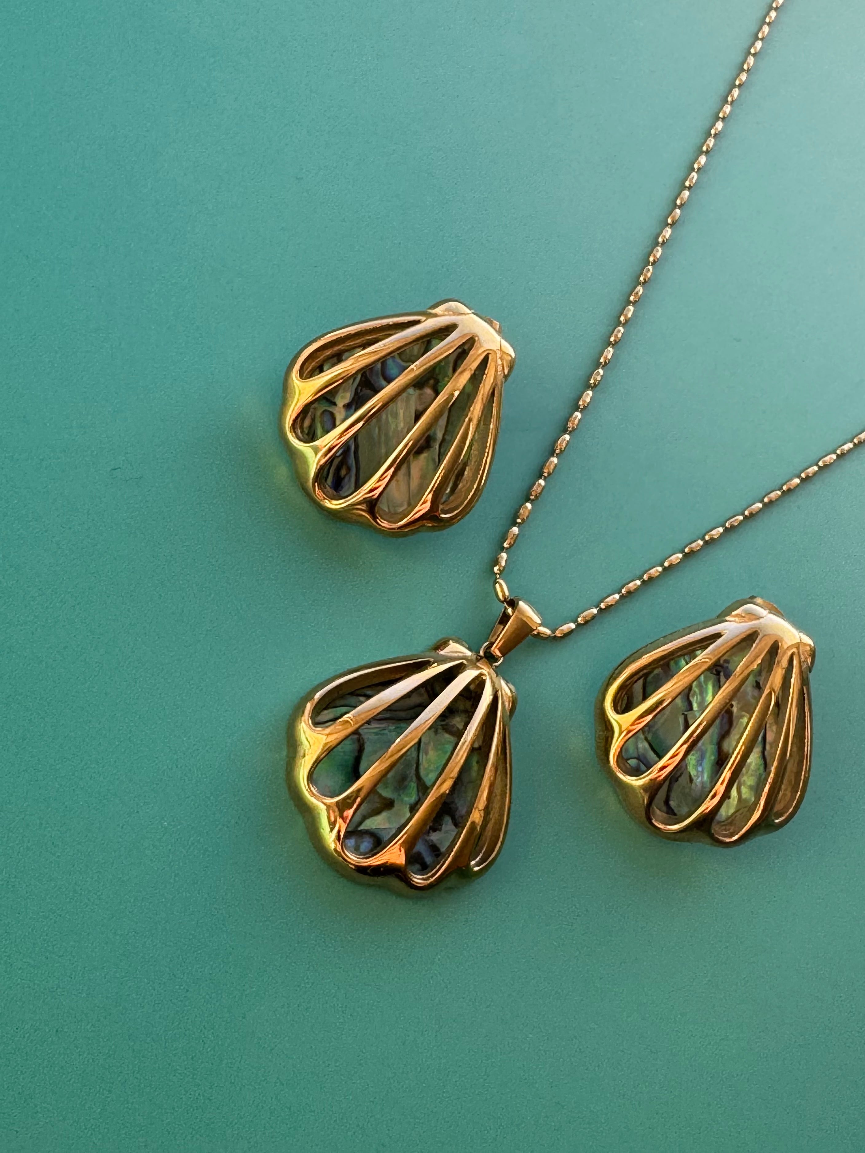 Clamshell Pendant