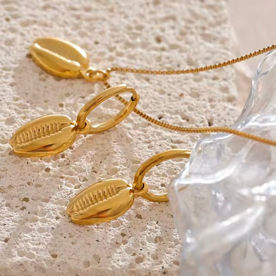 Maris Gold Necklace Set