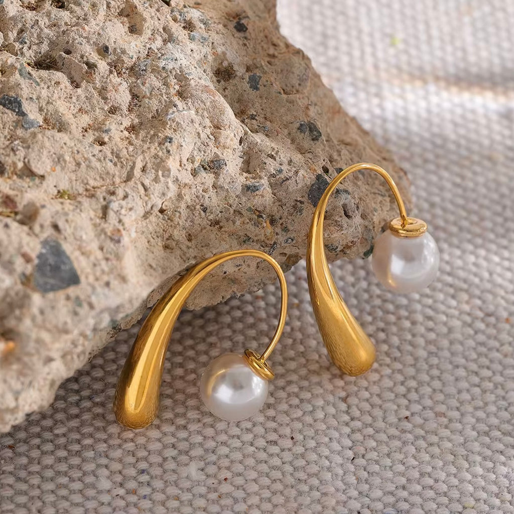 Luna Pearl Studs